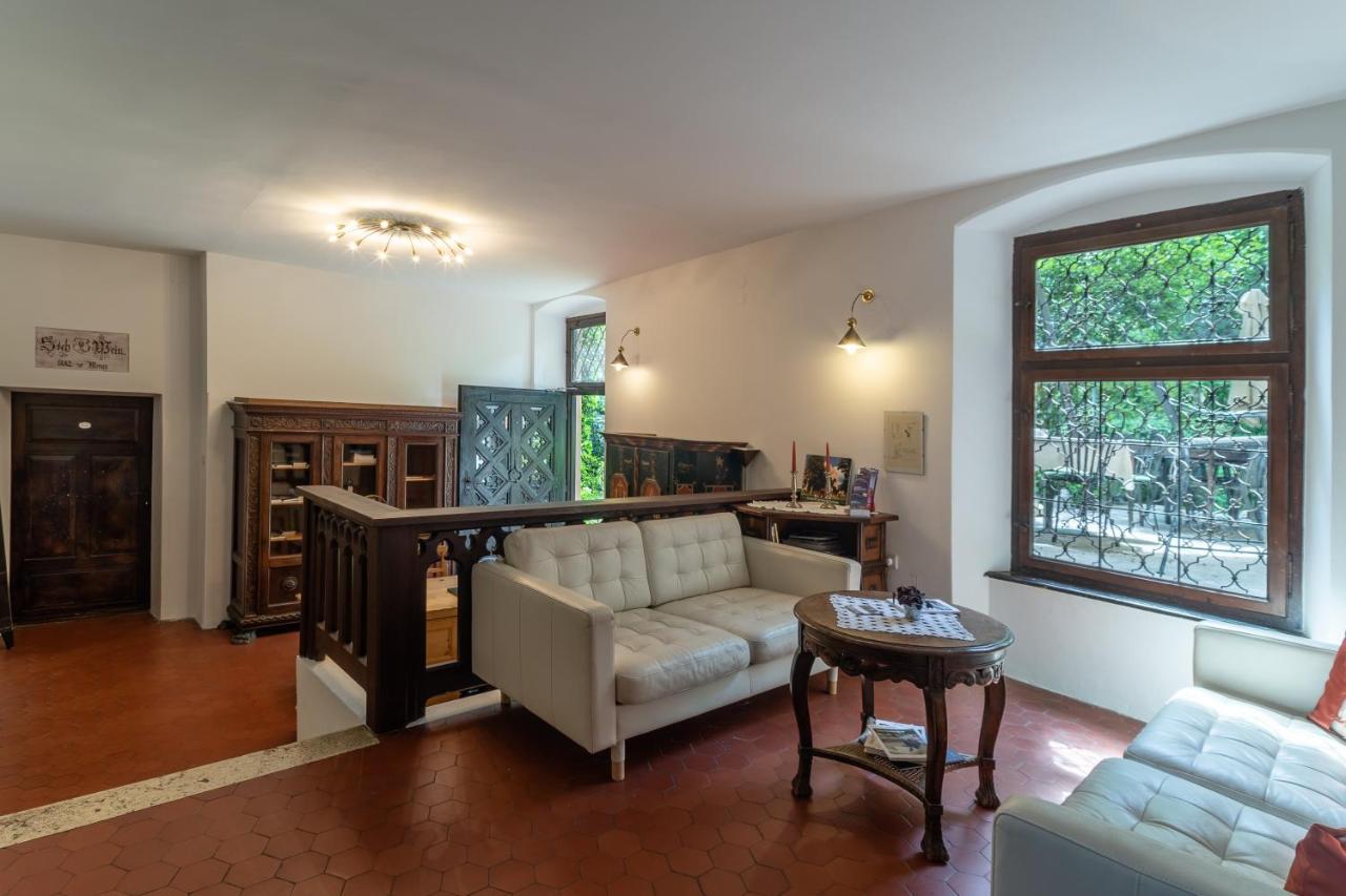 Schloss-Castel Pienzenau - Guestrooms & Apartments - B&B-Hotel & Restaurant Merano Esterno foto