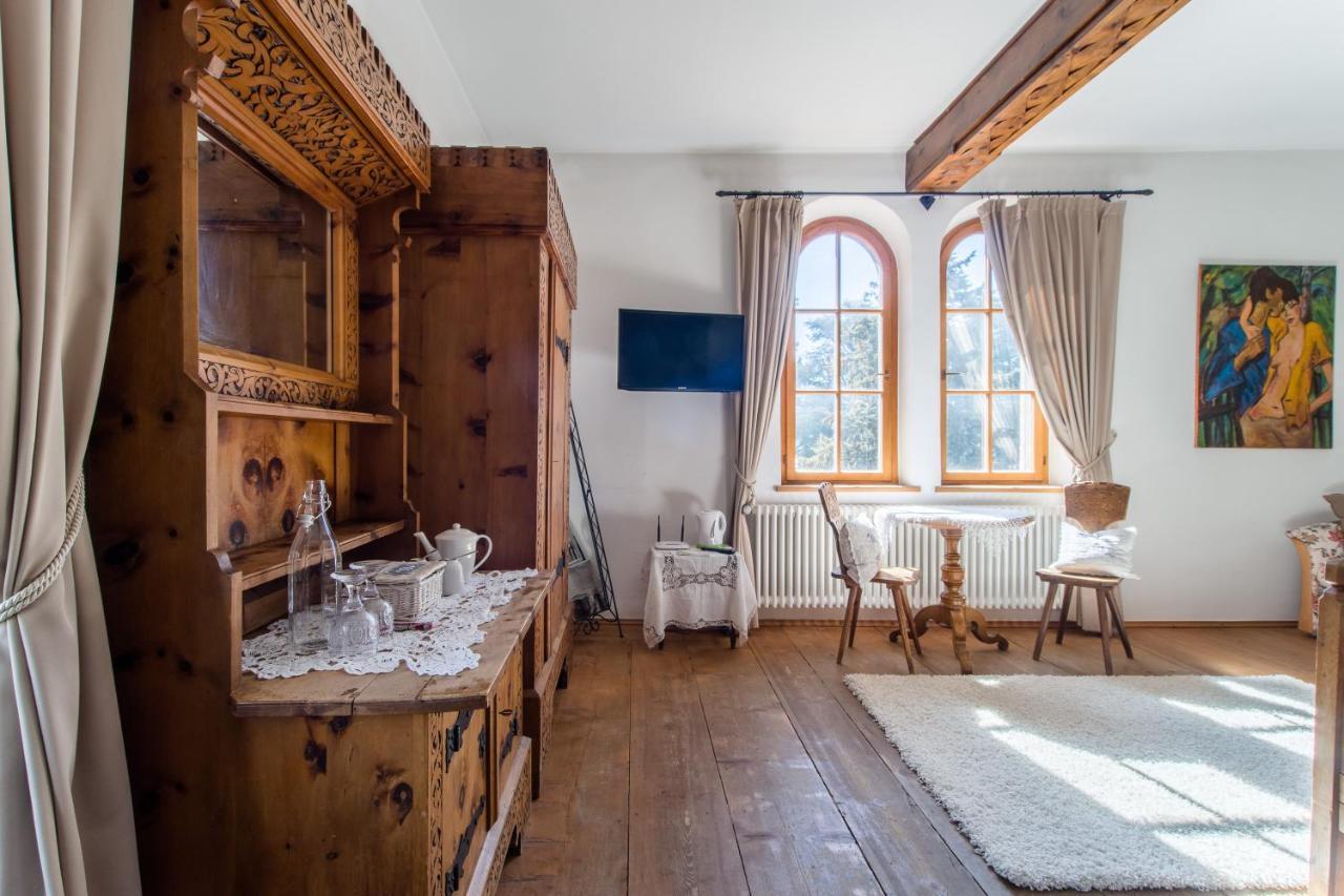 Schloss-Castel Pienzenau - Guestrooms & Apartments - B&B-Hotel & Restaurant Merano Esterno foto