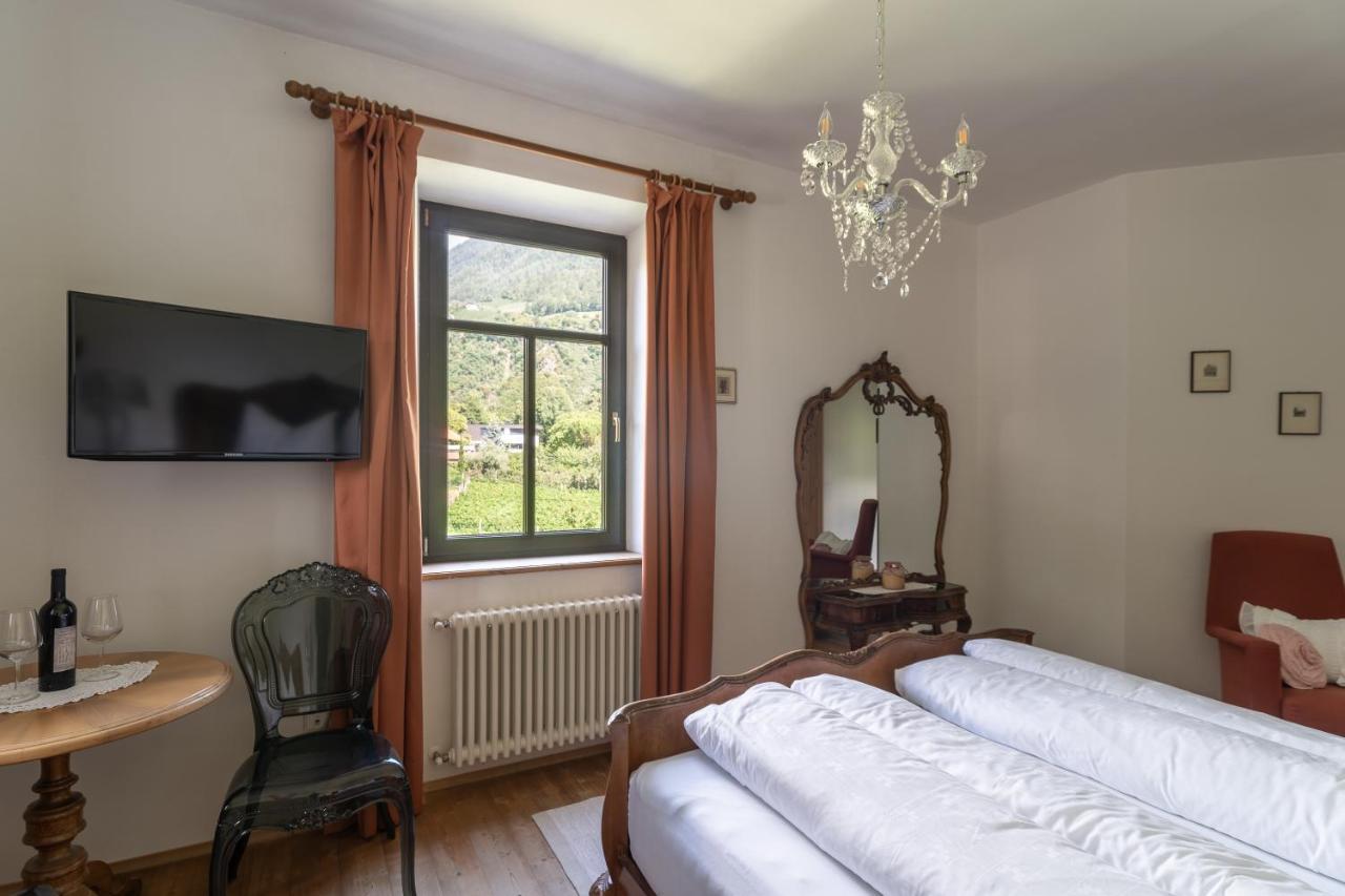 Schloss-Castel Pienzenau - Guestrooms & Apartments - B&B-Hotel & Restaurant Merano Esterno foto
