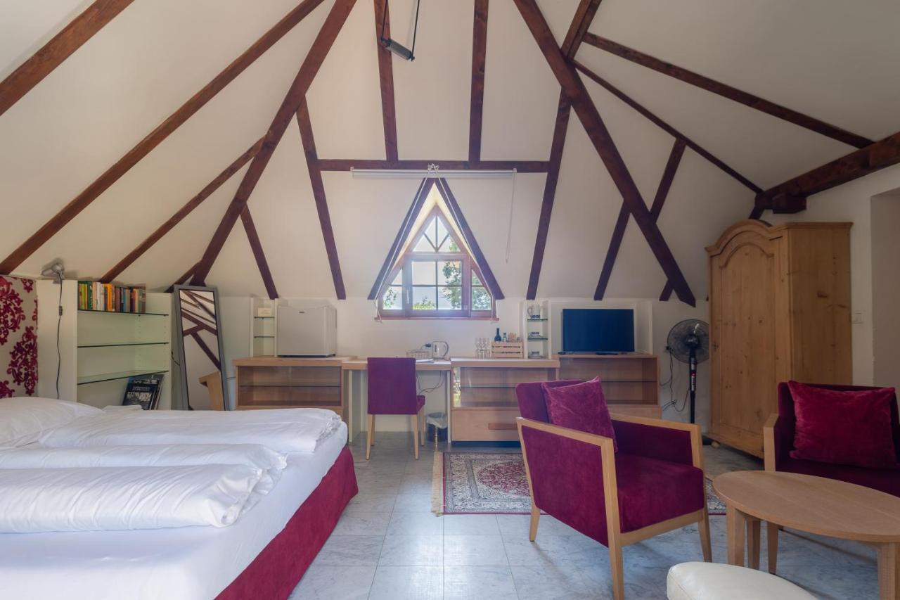 Schloss-Castel Pienzenau - Guestrooms & Apartments - B&B-Hotel & Restaurant Merano Esterno foto