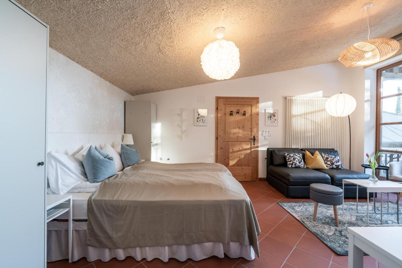 Schloss-Castel Pienzenau - Guestrooms & Apartments - B&B-Hotel & Restaurant Merano Esterno foto
