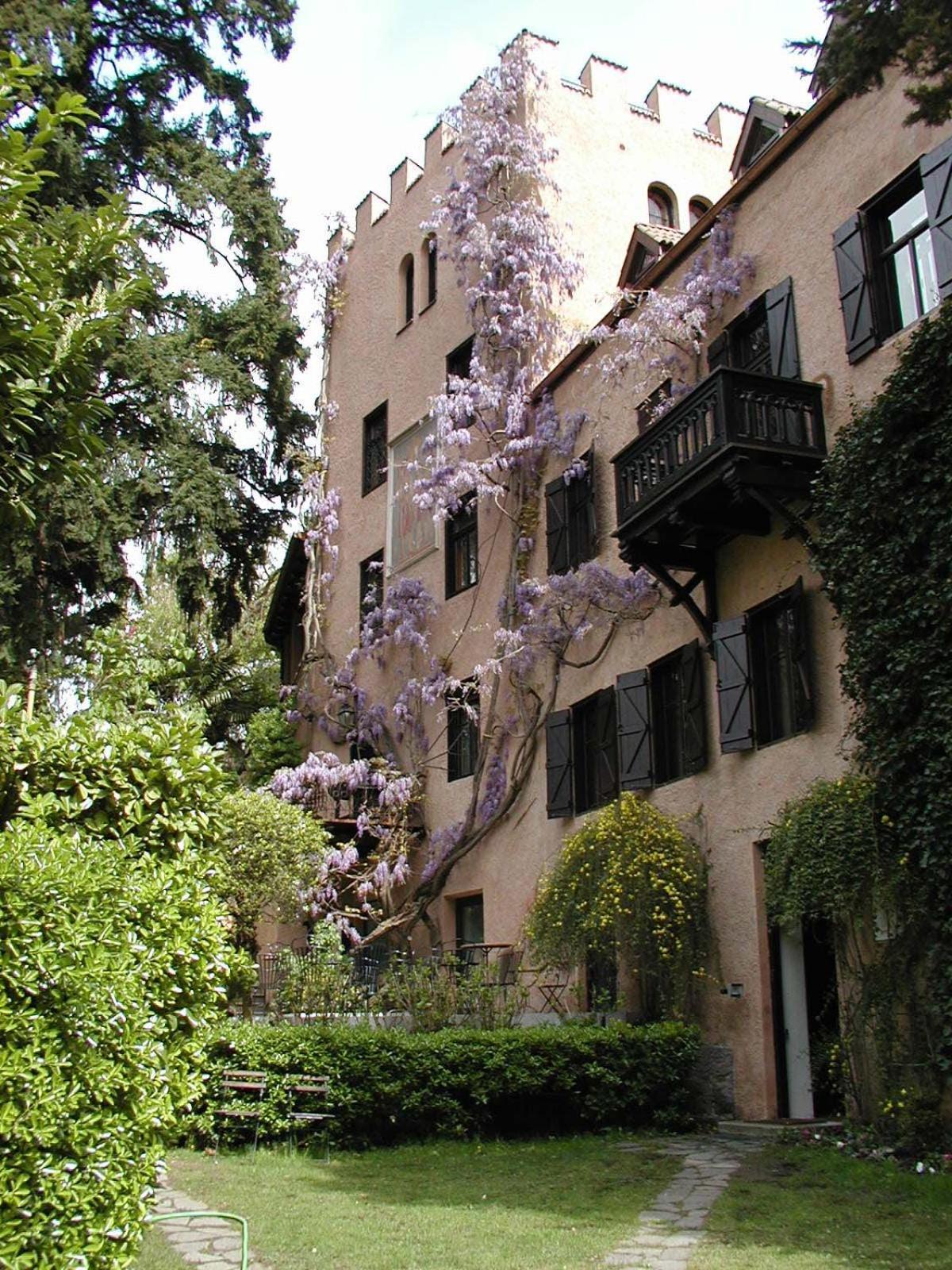 Schloss-Castel Pienzenau - Guestrooms & Apartments - B&B-Hotel & Restaurant Merano Esterno foto