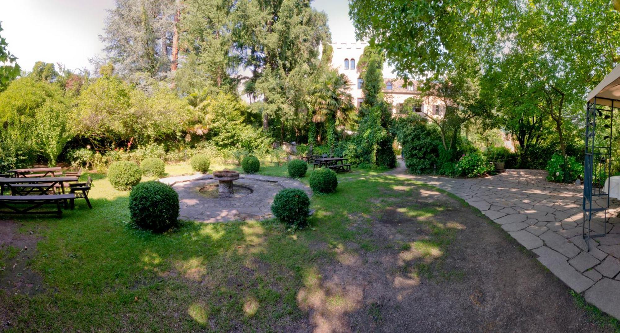 Schloss-Castel Pienzenau - Guestrooms & Apartments - B&B-Hotel & Restaurant Merano Esterno foto