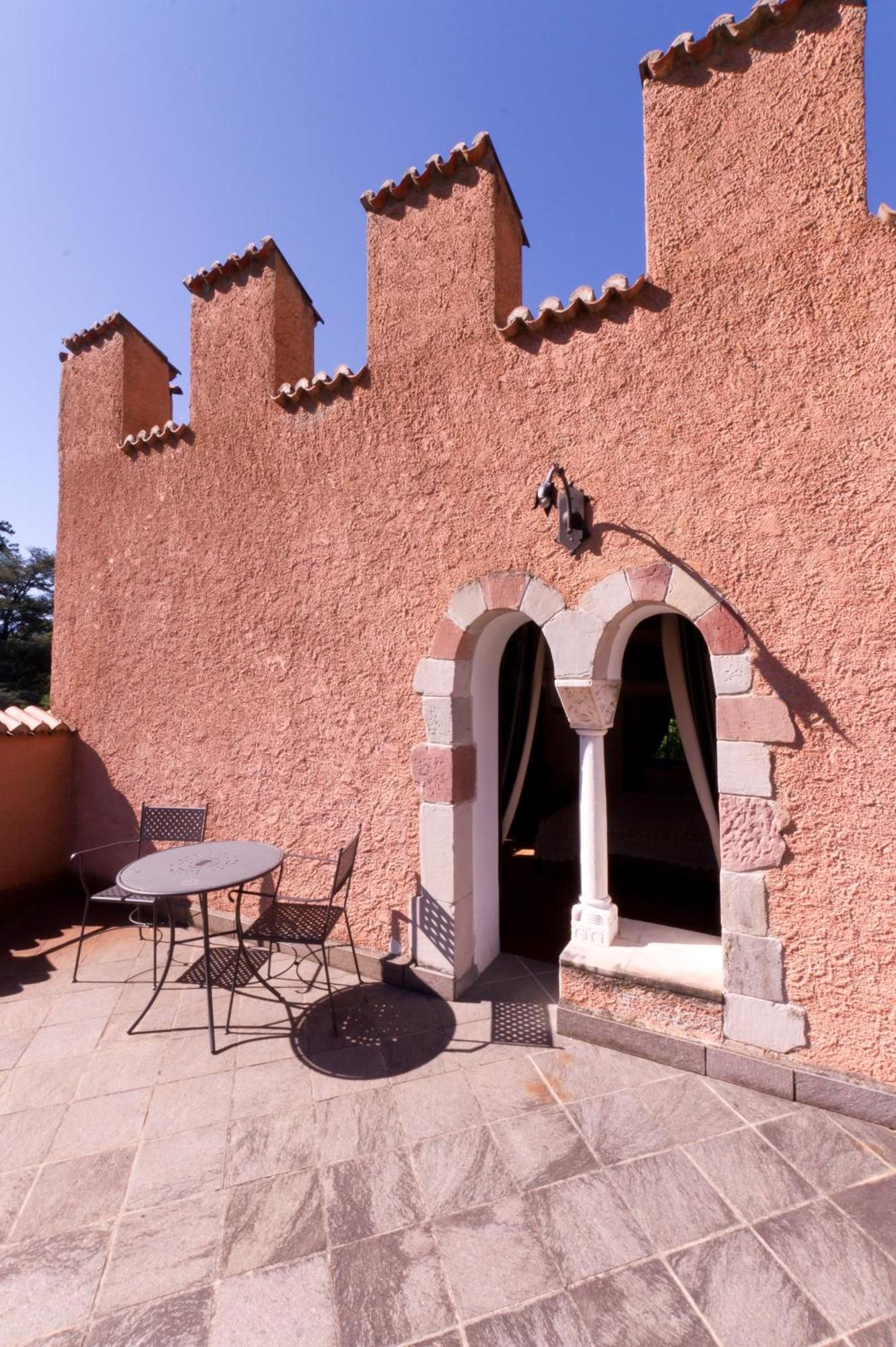 Schloss-Castel Pienzenau - Guestrooms & Apartments - B&B-Hotel & Restaurant Merano Esterno foto