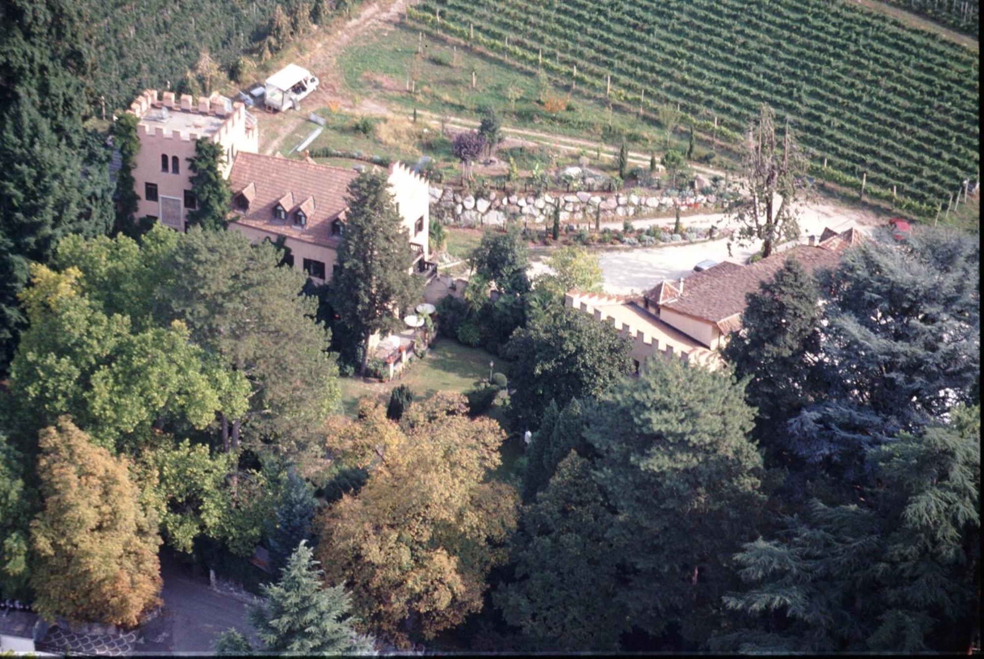 Schloss-Castel Pienzenau - Guestrooms & Apartments - B&B-Hotel & Restaurant Merano Esterno foto