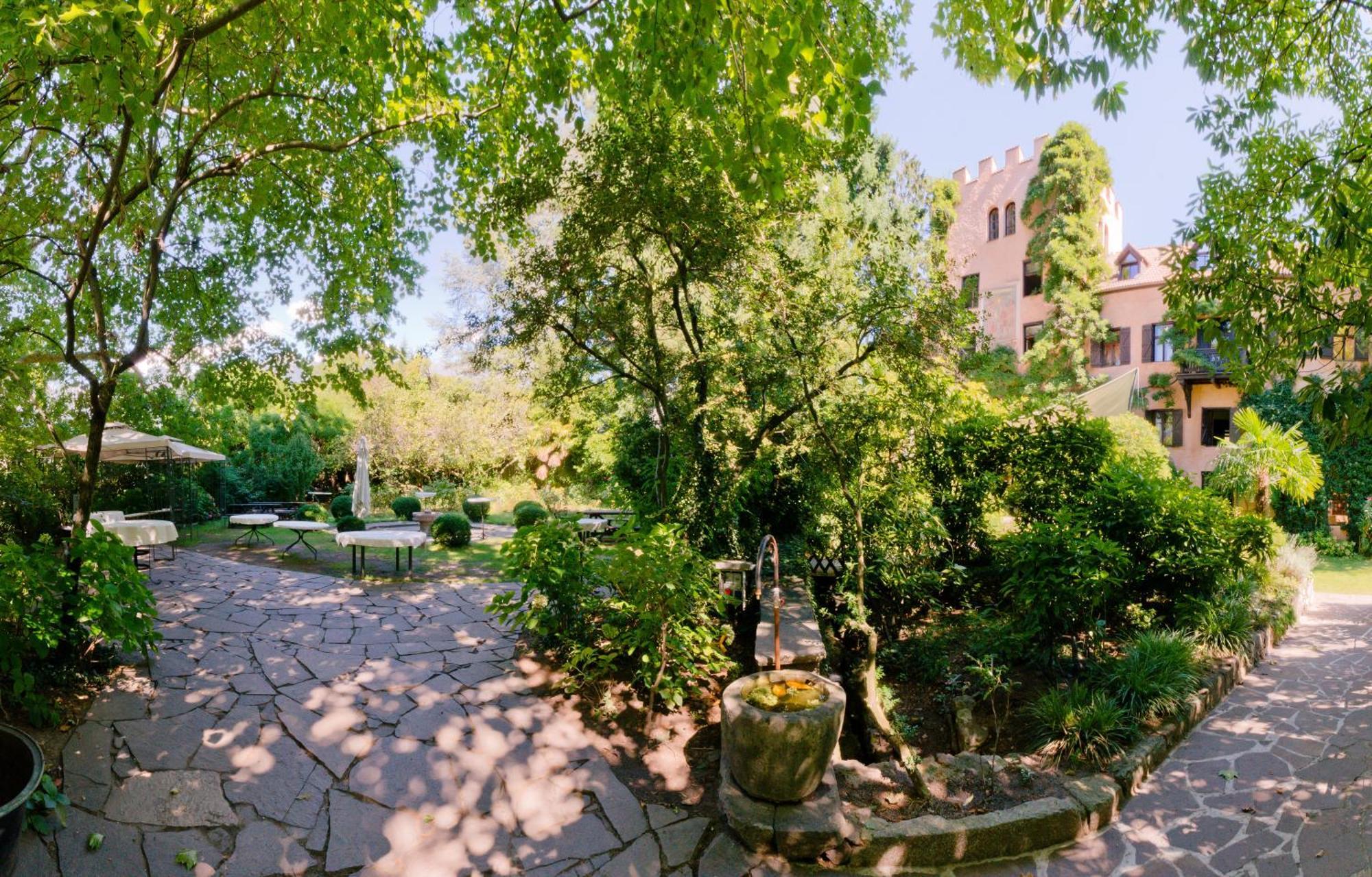 Schloss-Castel Pienzenau - Guestrooms & Apartments - B&B-Hotel & Restaurant Merano Esterno foto