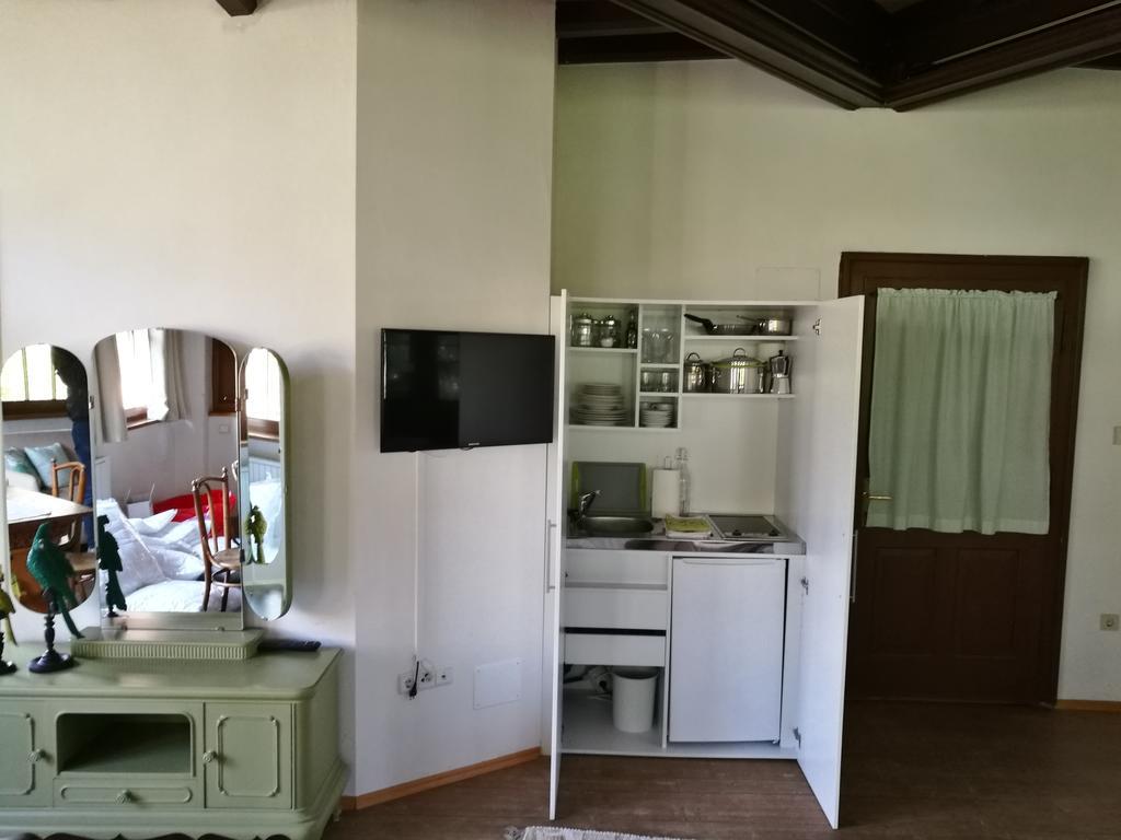 Schloss-Castel Pienzenau - Guestrooms & Apartments - B&B-Hotel & Restaurant Merano Esterno foto