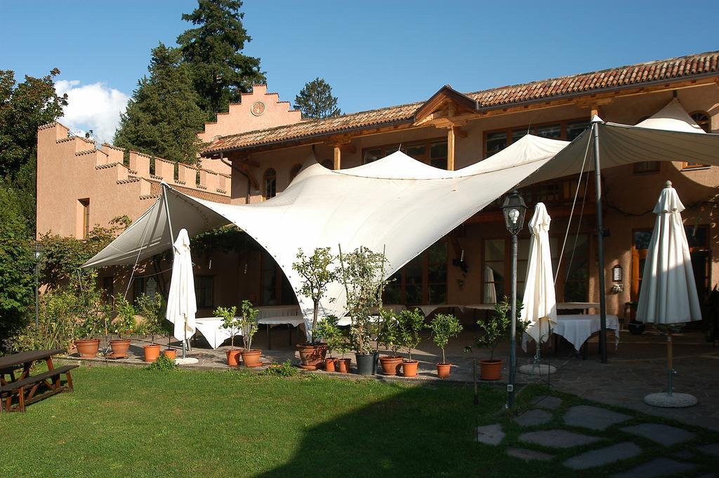 Schloss-Castel Pienzenau - Guestrooms & Apartments - B&B-Hotel & Restaurant Merano Esterno foto