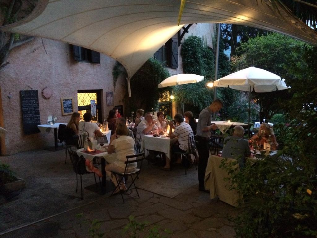 Schloss-Castel Pienzenau - Guestrooms & Apartments - B&B-Hotel & Restaurant Merano Esterno foto
