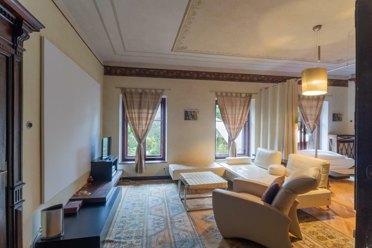 Schloss-Castel Pienzenau - Guestrooms & Apartments - B&B-Hotel & Restaurant Merano Esterno foto